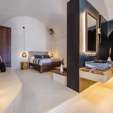 Hotel Phaos 1870, A Restored Winery Pýrgos