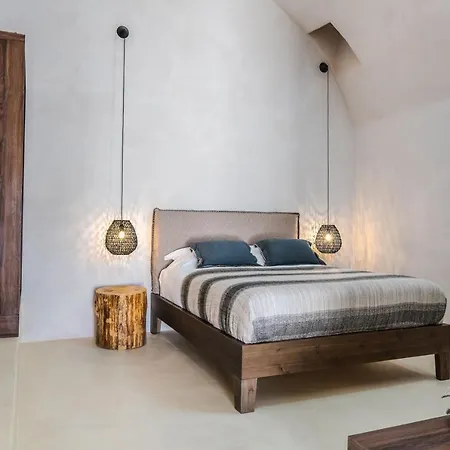 Hotel Phaos 1870, A Restored Winery 3*