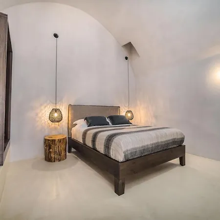 Hotel Phaos 1870, A Restored Winery Pýrgos