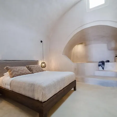 Hotel Phaos 1870, A Restored Winery Pýrgos