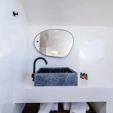 Phaos 1870, A Restored Winery Hotel 3*