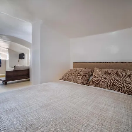 Phaos 1870, A Restored Winery Hotel Pýrgos