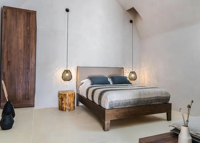 Hotel Phaos 1870, A Restored Winery 3*