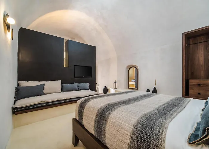 Phaos 1870, A Restored Winery Hotel Pýrgos