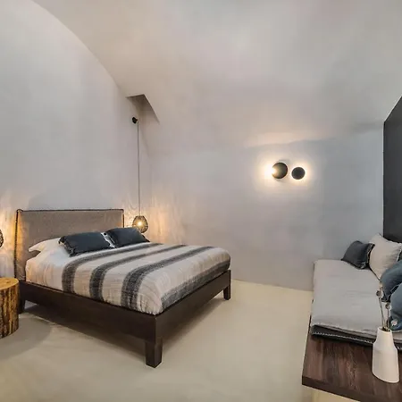 فندق Phaos 1870, A Restored Winery Pýrgos